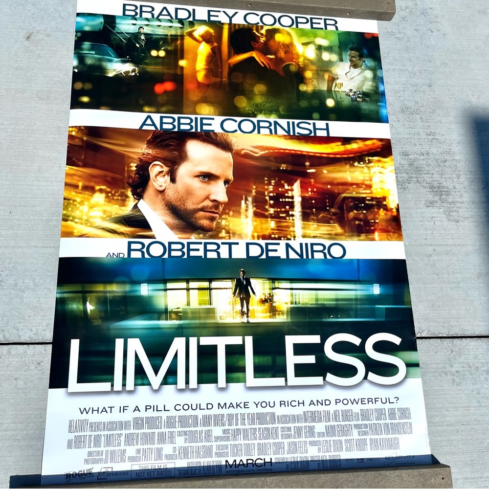 Limitless - 27x40” Movie Theatre Wall Poster. Bradley Cooper, Robert De Niro